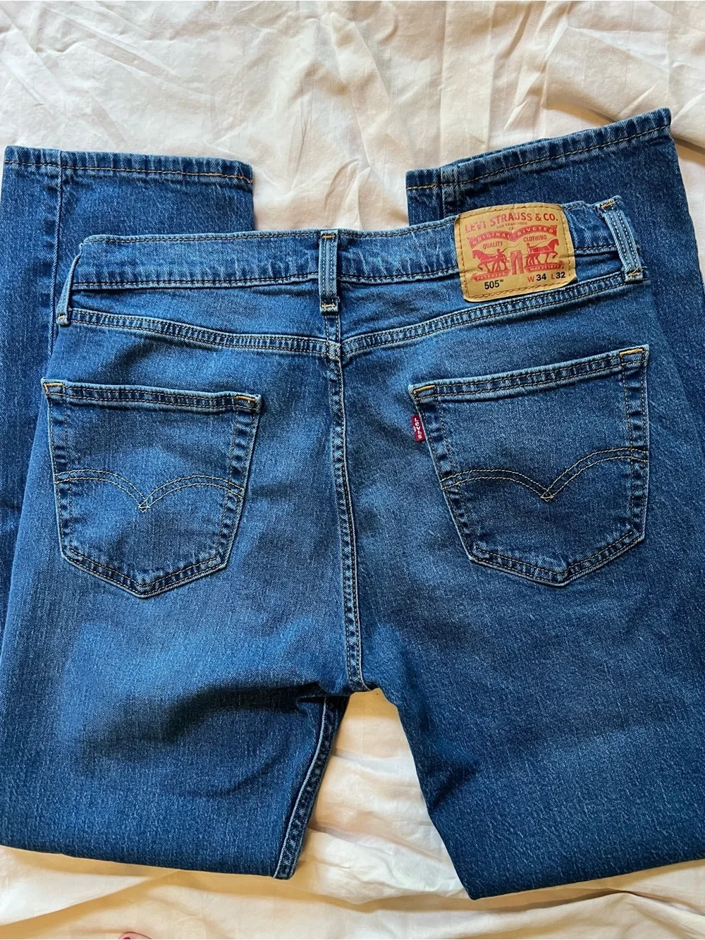Levi’s men’s 505 medium wash straight leg jeans GR8 jeans 34 x 32”